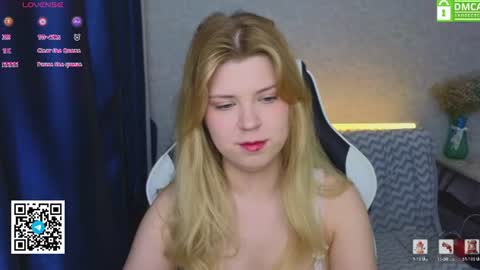 Snapshot of _kirieshka chatting on June 15, 4:53 pm Molly Emily online show from June 15, 4:53 pm