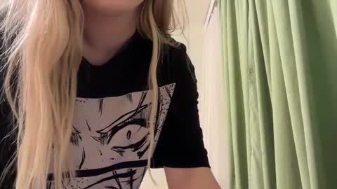 Snapshot of _kirieshka chatting on June 17, 7:26 pm Molly Emily online show from June 17, 7:26 pm