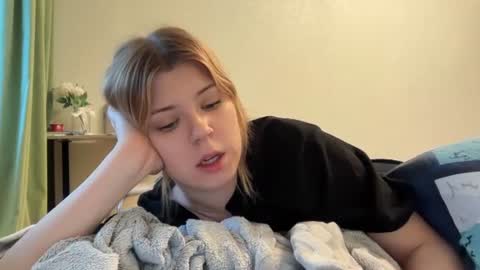 Snapshot of _kirieshka chatting on June 18, 4:22 pm Molly Emily online show from June 18, 4:22 pm