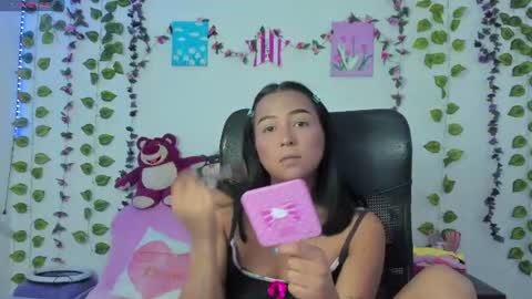 Snapshot of _kitty_moon2 chatting on June 19, 1:43 am Stefany online show from June 19, 1:43 am