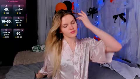 Kitty - online show from November 2, 9:17 pm