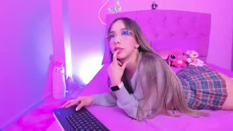 Snapshot of _kloejonnes_ chatting on July 18, 10:24 pm Kloe Jonnes online show from July 18, 10:24 pm