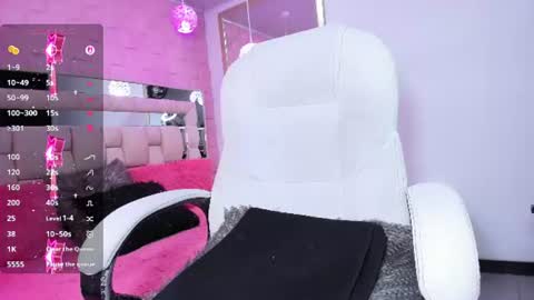 Laura online show from June 26, 1:37 pm