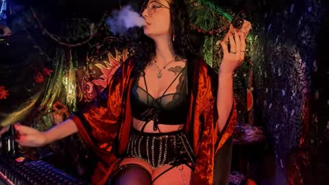 Snapshot of _lady_luna_ chatting on November 15, 1:14 am Lady Luna online show from November 15, 1:14 am