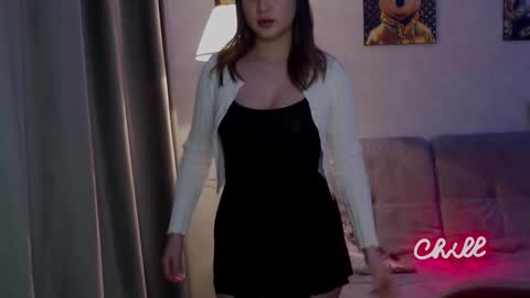 _lalune_ online show from November 3, 11:00 am