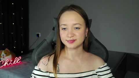 _lalune_ online show from January 8, 6:32 pm