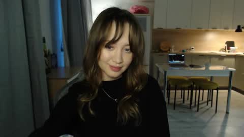 _lalune_ online show from March 4, 1:50 pm