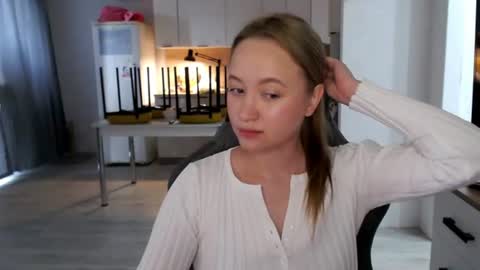 Snapshot of _lalune_ chatting on June 23, 12:47 pm _lalune_ online show from June 23, 12:47 pm