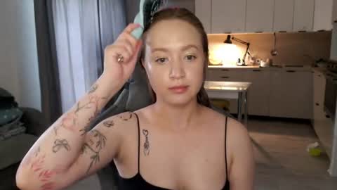 Snapshot of _lalune_ chatting on July 23, 10:35 am _lalune_ online show from July 23, 10:35 am
