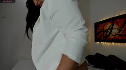 Snapshot of _lauralove_69 chatting on May 6, 11:32 pm Lauralove online show from May 6, 11:32 pm