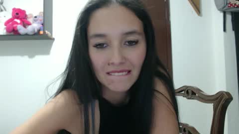 Snapshot of _laureneyes chatting on December 4, 6:23 am Lauren 3 online show from December 4, 6:23 am