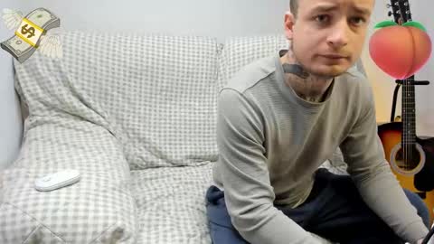 Snapshot of _layne chatting on February 3, 10:09 am Layne online show from February 3, 10:09 am