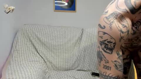 Snapshot of _layne chatting on February 6, 5:45 am Layne online show from February 6, 5:45 am