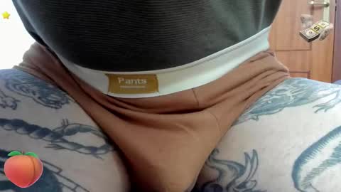 Snapshot of _layne chatting on March 1, 9:22 am Layne online show from March 1, 9:22 am