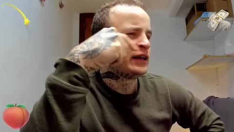 Snapshot of _layne chatting on March 6, 10:23 am Layne online show from March 6, 10:23 am