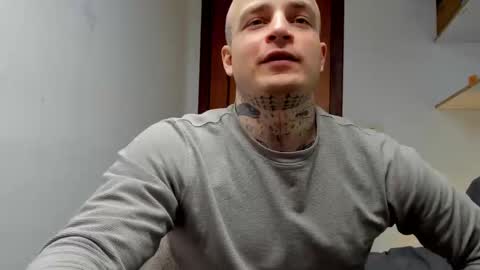 Snapshot of _layne chatting on March 16, 11:47 am Layne online show from March 16, 11:47 am