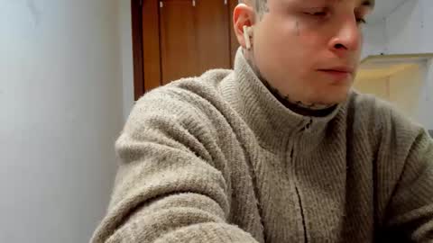 Snapshot of _layne chatting on March 18, 2:20 pm Layne online show from March 18, 2:20 pm