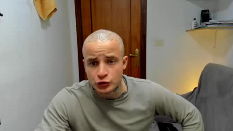 Layne online show from May 5, 9:06 am