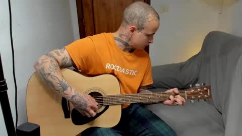 Snapshot of _layne chatting on May 15, 4:25 pm Layne online show from May 15, 4:25 pm