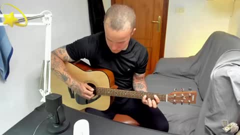 Snapshot of _layne chatting on May 31, 3:19 pm Layne online show from May 31, 3:19 pm