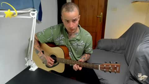 Snapshot of _layne chatting on June 1, 3:47 pm Layne online show from June 1, 3:47 pm