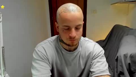 Snapshot of _layne chatting on June 24, 1:54 pm Layne online show from June 24, 1:54 pm