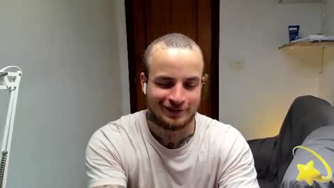 Snapshot of _layne chatting on July 28, 8:43 am Layne online show from July 28, 8:43 am