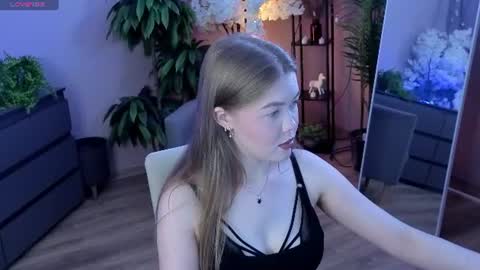 Snapshot of _liilcrystal_ chatting on July 4, 7:20 pm _liilcrystal_ online show from July 4, 7:20 pm