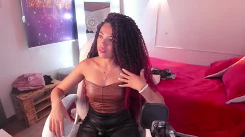 Snapshot of _lili_rose chatting on January 29, 7:43 pm Lili online show from January 29, 7:43 pm