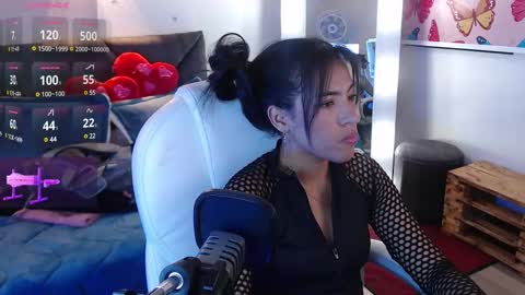 Snapshot of _lili_rose chatting on March 8, 9:08 pm Lili online show from March 8, 9:08 pm