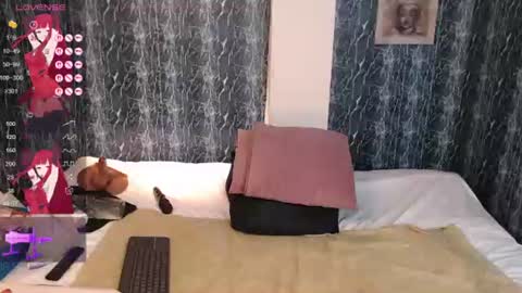 Snapshot of _lilithrose chatting on June 15, 8:22 pm Ask me online show from June 15, 8:22 pm