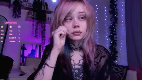 Snapshot of _lollyshy_ chatting on December 21, 9:49 am Lolly online show from December 21, 9:49 am