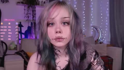 Snapshot of _lollyshy_ chatting on February 6, 10:18 am Lolly online show from February 6, 10:18 am