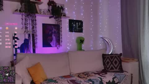 Snapshot of _lollyshy_ chatting on February 20, 8:27 am Lolly online show from February 20, 8:27 am