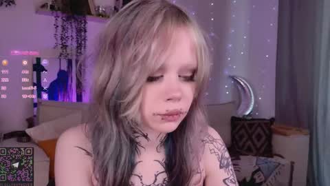 Snapshot of _lollyshy_ chatting on February 21, 8:37 am Lolly online show from February 21, 8:37 am