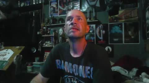 Snapshot of _longfellow chatting on June 21, 4:59 am That guy online show from June 21, 4:59 am