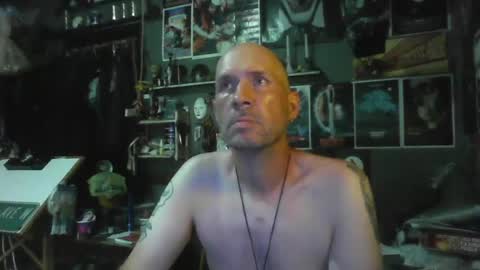 Snapshot of _longfellow chatting on June 25, 10:25 pm That guy online show from June 25, 10:25 pm