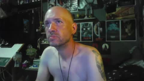 Snapshot of _longfellow chatting on June 28, 11:44 pm That guy online show from June 28, 11:44 pm