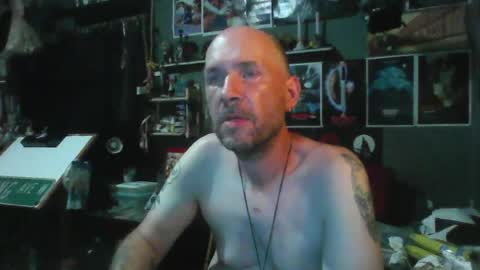Snapshot of _longfellow chatting on July 4, 7:25 am That guy online show from July 4, 7:25 am