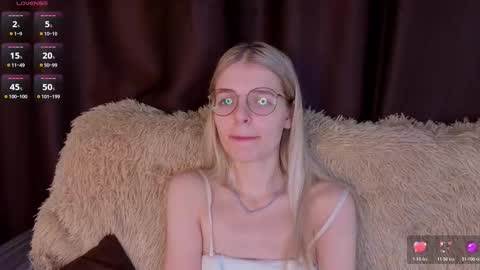 Snapshot of _luckybet_ chatting on October 27, 6:45 pm Monica online show from October 27, 6:45 pm