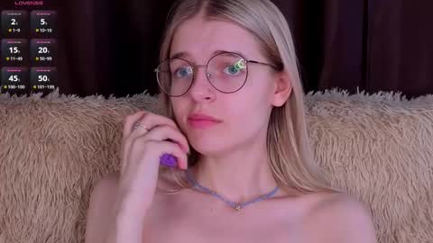 Snapshot of _luckybet_ chatting on November 28, 7:49 pm Monica online show from November 28, 7:49 pm