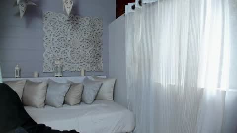 Snapshot of _luna_dupont_ chatting on February 3, 12:25 pm Luna online show from February 3, 12:25 pm