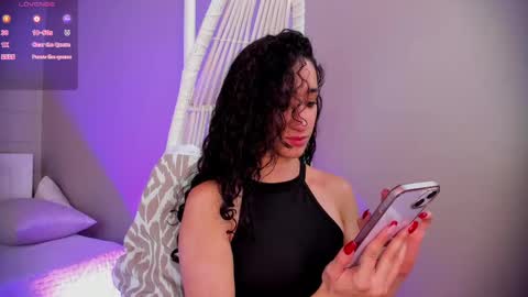 Snapshot of _luna_dupont_ chatting on February 10, 5:52 pm Luna online show from February 10, 5:52 pm