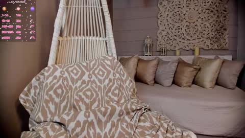 Snapshot of _luna_dupont_ chatting on February 18, 12:39 pm Luna online show from February 18, 12:39 pm