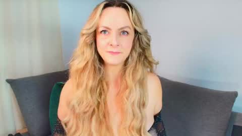 Lady Chanel online show from March 13, 6:58 pm