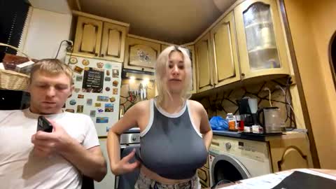 Snapshot of _magic_kis chatting on April 6, 3:46 pm _magic_kis online show from April 6, 3:46 pm