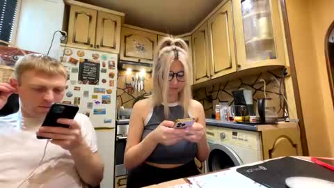 Snapshot of _magic_kis chatting on April 7, 7:09 am _magic_kis online show from April 7, 7:09 am