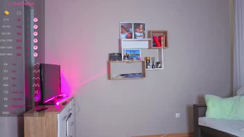 Snapshot of _maneki_neko_ chatting on June 10, 8:24 am Emma online show from June 10, 8:24 am