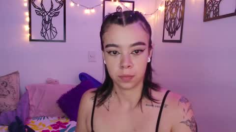 Snapshot of _marcela_wi chatting on February 6, 12:43 am Marce online show from February 6, 12:43 am