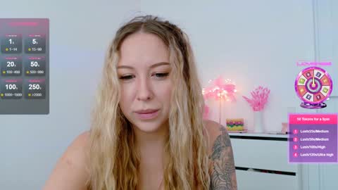 Snapshot of _mari_ chatting on February 16, 7:48 am _mari_ online show from February 16, 7:48 am